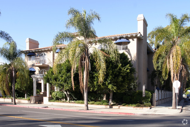 Building Photo - Granada Apartments