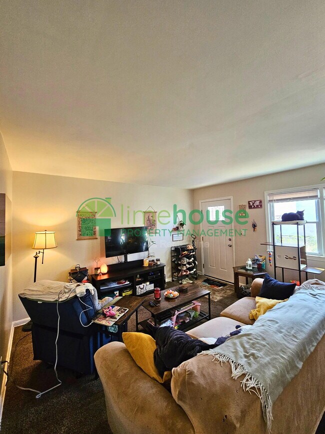 Foto del edificio - 840 W 43rd St