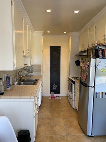 Cocina - 423 Pier Ave