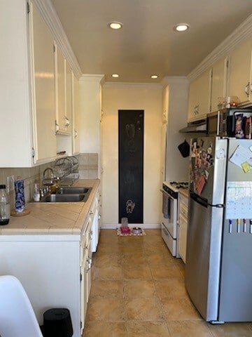 Kitchen - 423 Pier Ave