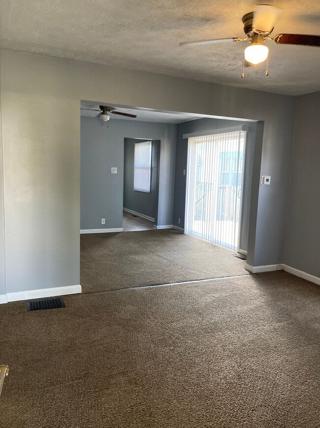 Foto del edificio - Nice 2 bedroom with fenced in back yard.