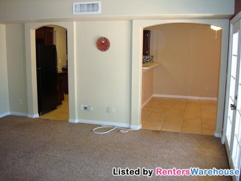 Building Photo - 2207 E Taro Ln