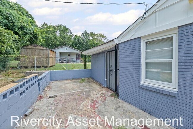 Foto del edificio - HUGE 4-Bed, 1-Bath Home IN 38109!!! Sectio...