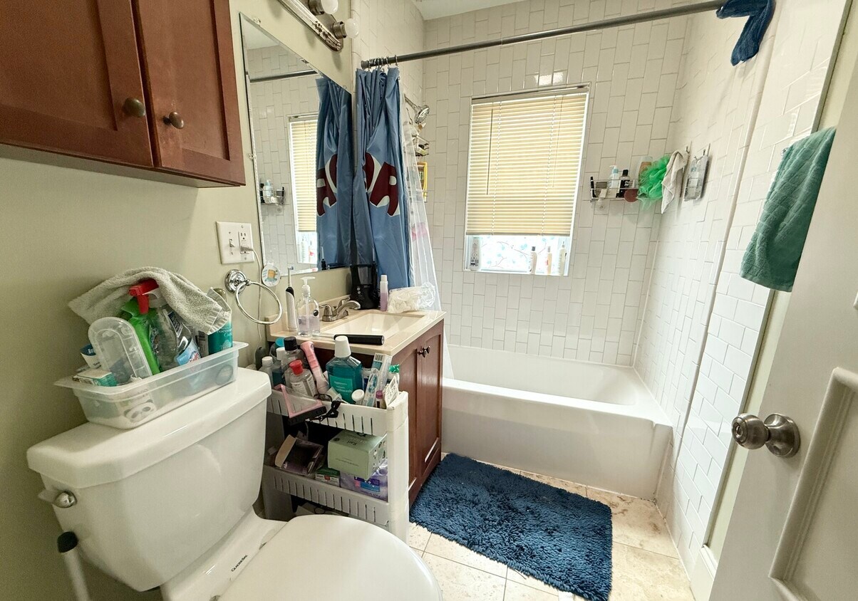 Building Photo - 81 Florence St