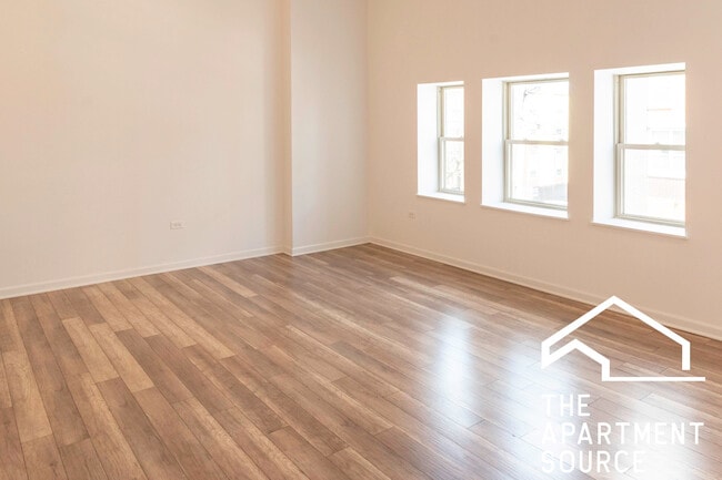 Foto del edificio - 2700 W North Ave