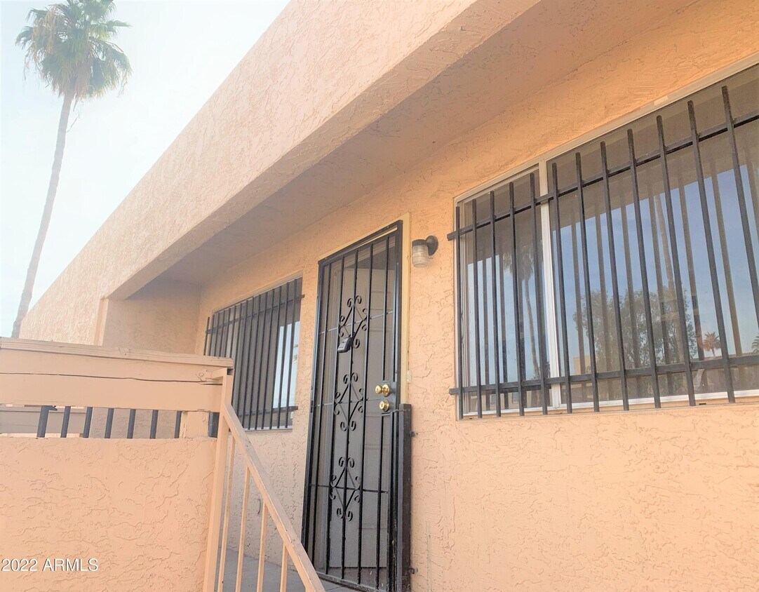 Primary Photo - 2804 N 43rd Ave