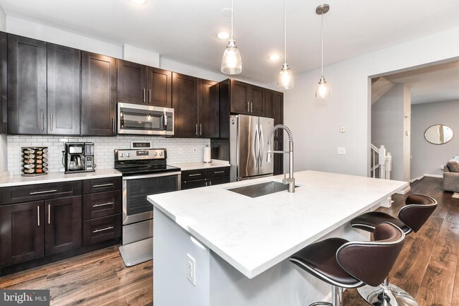 Building Photo - 5566 Jowett Ct