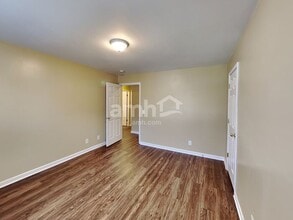 Building Photo - 100 Cross Cove Ct