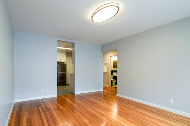 Building Photo - 1415 5th Ave