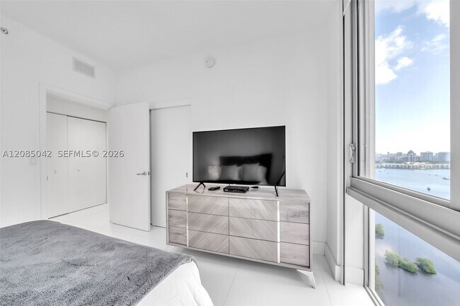 Foto del edificio - 16385 Biscayne Blvd