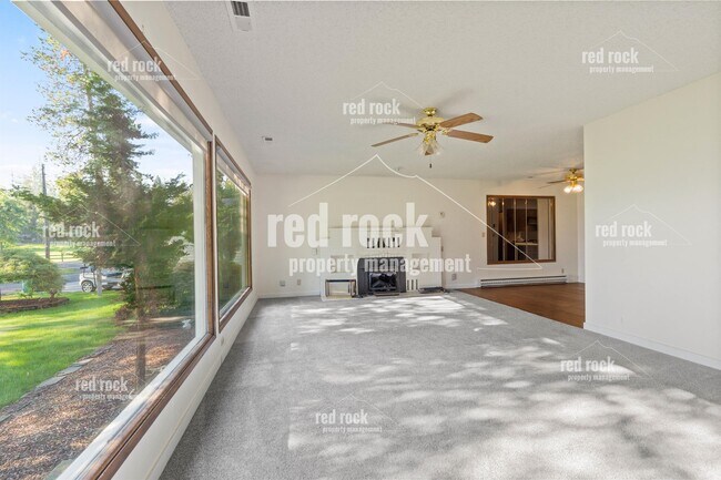 Building Photo - 10181 N Fairway Dr