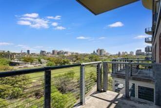 Foto del edificio - 901 W 9th St