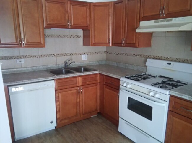 Foto del edificio - 755 Inland Cir