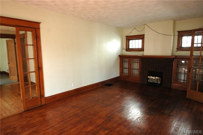 Building Photo - 145 Summit St