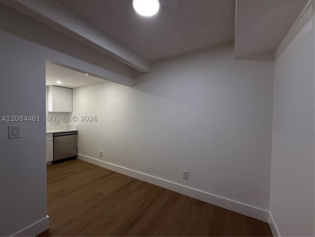 Building Photo - 1005 S Flagler Ave