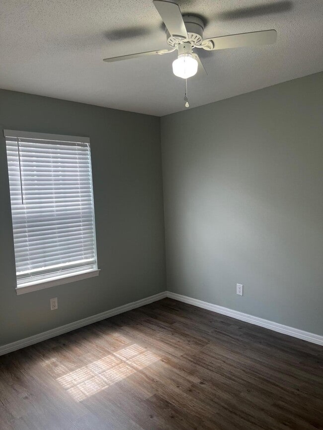 Building Photo - 603 Drakes Landing