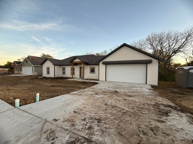 Building Photo - 104 Kirkland St