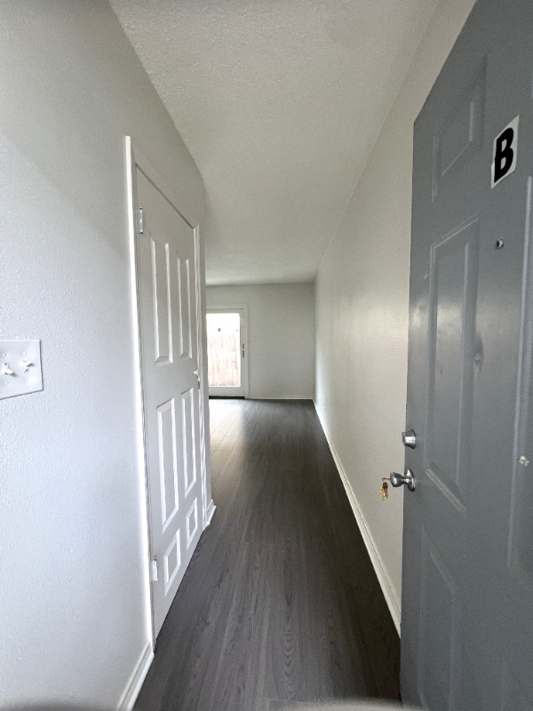 Foto del edificio - 1827 W Glencrest Ave