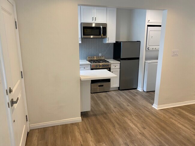 Building Photo - 3347 Helms Ave
