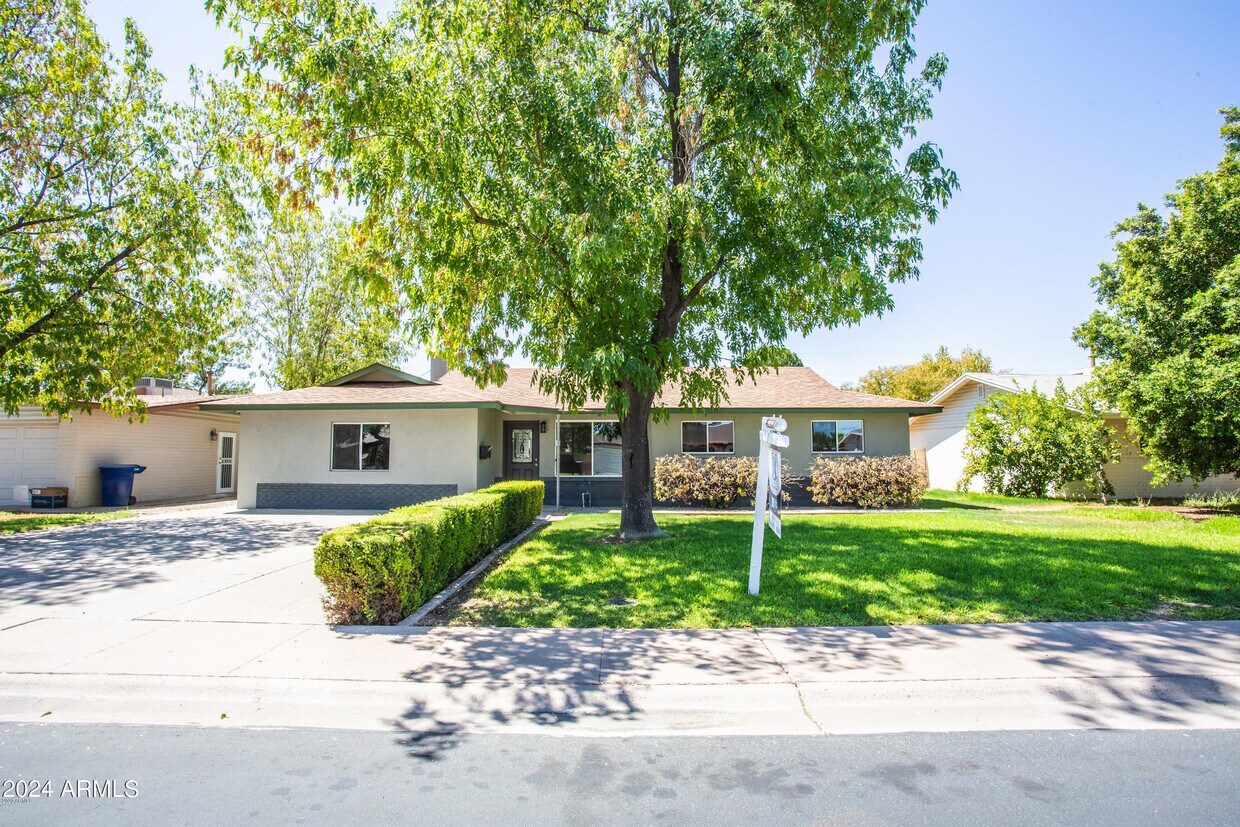 Primary Photo - 323 W Laguna Dr