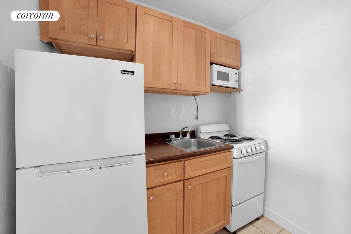 Building Photo - 312 E 85th St