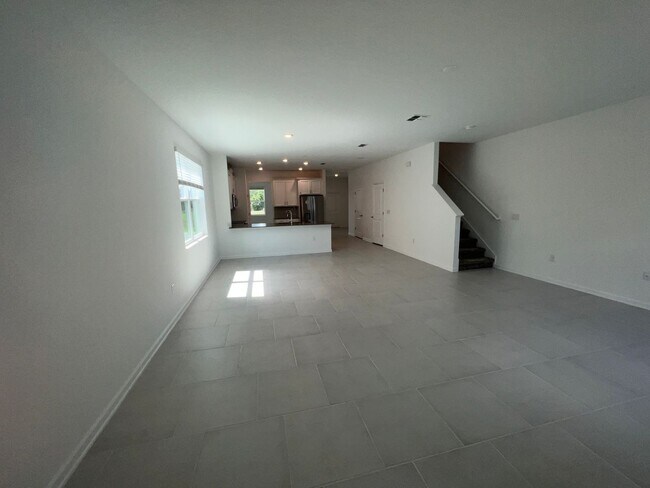 Building Photo - Nearly  New 4 bedroom 2.5 bath St. Cloud home features SOLAR PANELS, Stainless Appliances, and Qu...