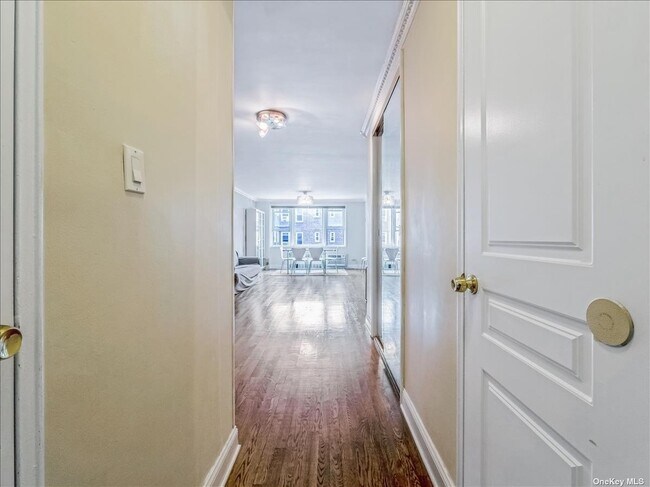 Foto del edificio - 110-15 71st Rd