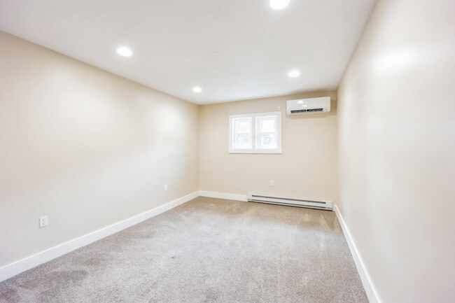 Foto del edificio - 740 River Rd