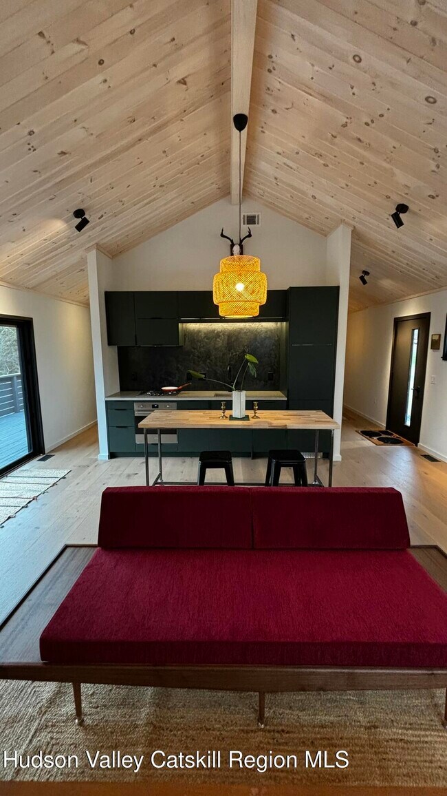 Foto del edificio - 13 Regal Rd