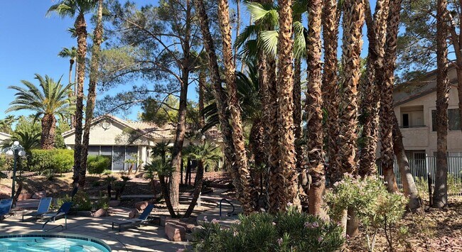 Bañera de hidromasaje y zona de fitness - 3225 Casey Dr