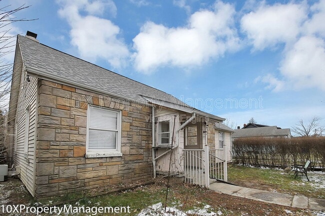 Building Photo - 849 Ruby Ave