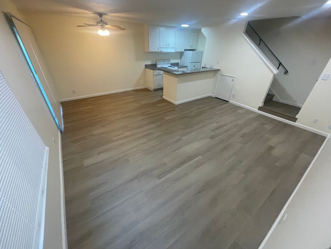 Primary Photo - $2400 2 BR - 920 S.F. GORGEOUS TOWNHOUSE I...