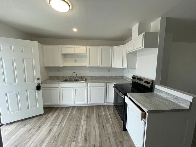 Foto del edificio - Delightful 2-Bedroom, 1-Bath Duplex for Rent – Updated and Move-In Ready!