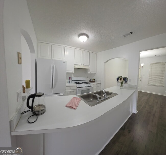 Building Photo - 200 Glynn Addy Dr