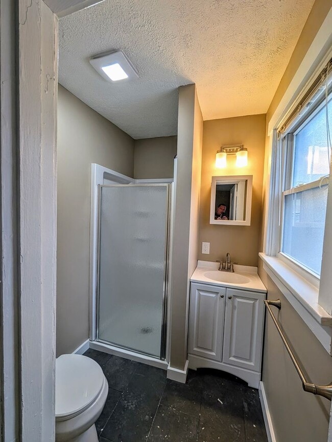 Foto del edificio - 1668 Crafton Blvd