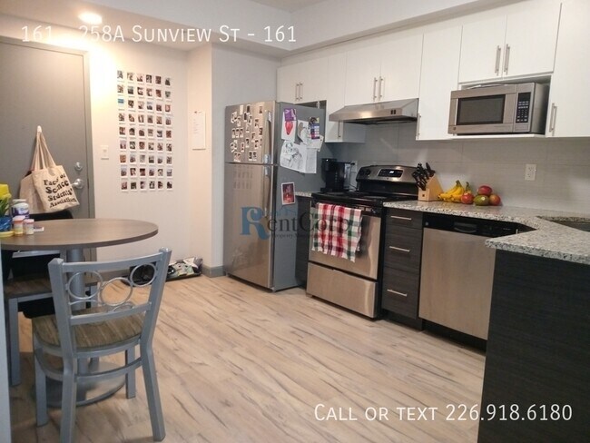 Photo du bâtiment - 258A-258A Sunview St