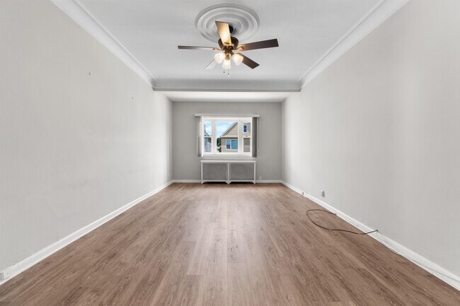 Building Photo - 154 W 9th St