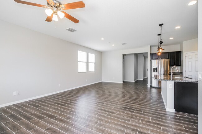 Building Photo - 35556 N Kelsee Dr