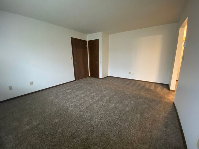 Building Photo - 201