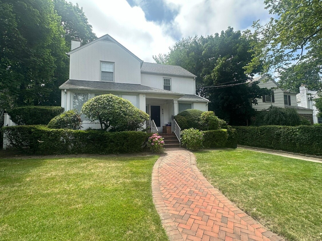 Foto principal - 373 Northfield Rd