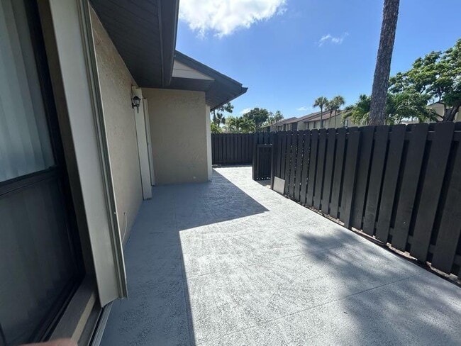 Foto del edificio - 725 Sunny Pine Way