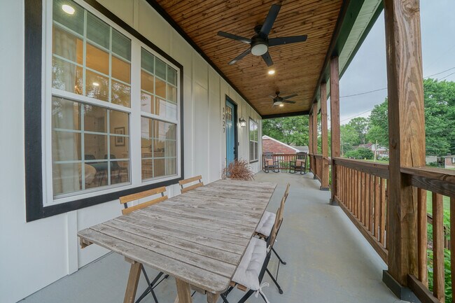 Foto del edificio - 1227 McAlpine Ave