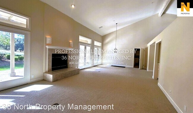 Foto del edificio - 3 br, 3 bath House - 25487 John Steinbeck ...