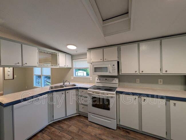 Building Photo - 3166 Redbud Ln