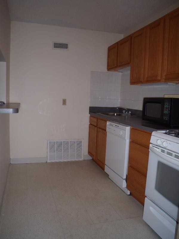 Primary Photo - 20 Hubbard Ave