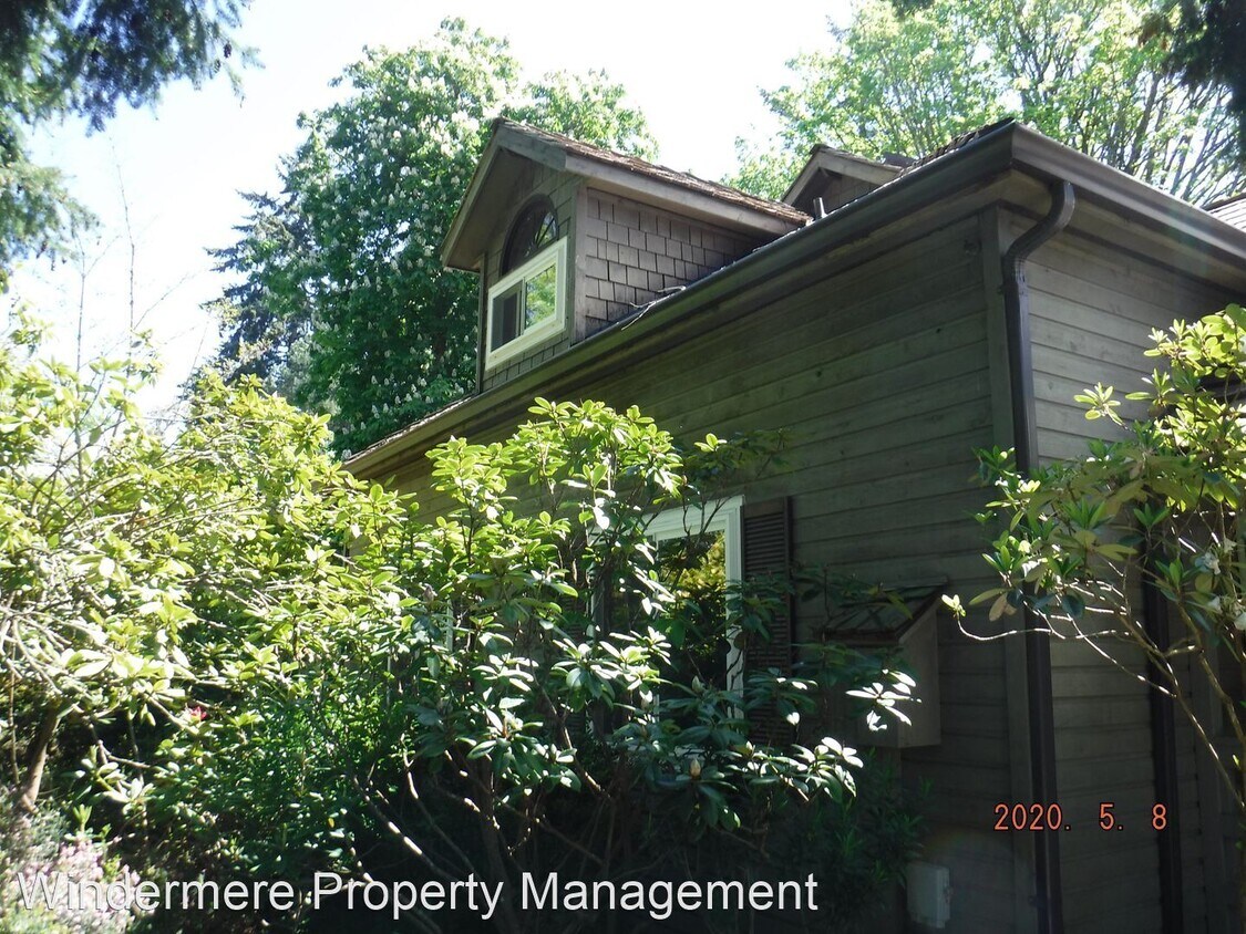 Primary Photo - 3 br, 2 bath House - 455 WINSLOW WAY W