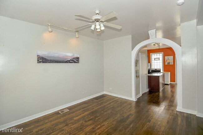 Foto del edificio - 4 br, 2 bath House - W NELSON, CHI. ILL
