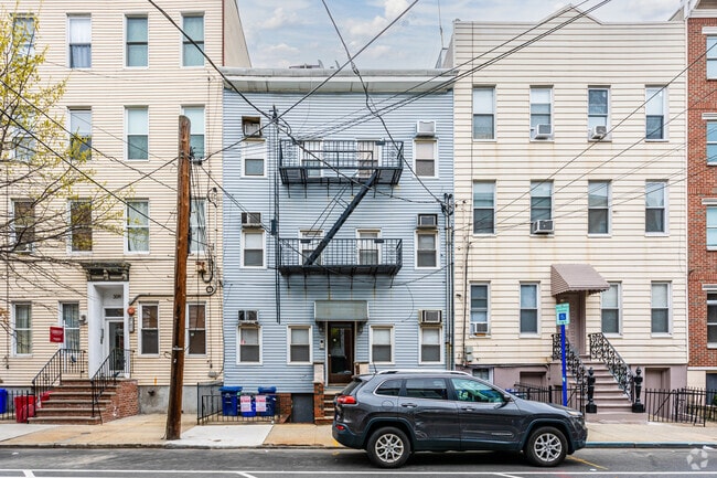 Building Photo - 307 Monroe St