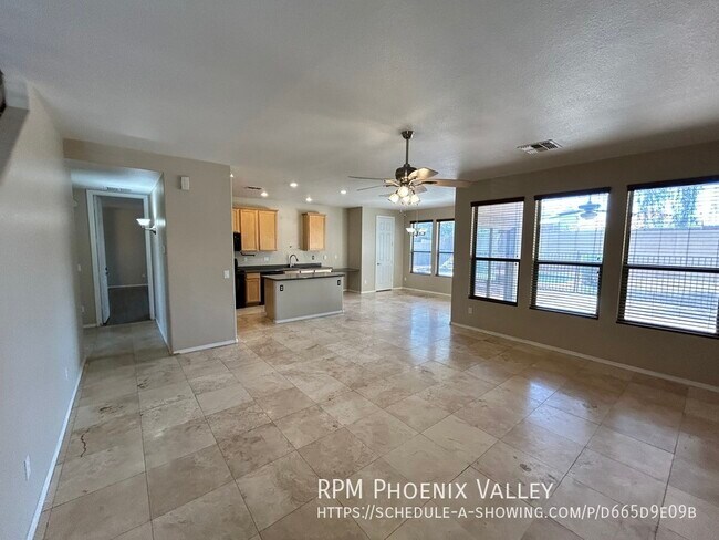 Foto del edificio - 3,000 + 5 Bed, 3.5 Downstairs Master w/Gat...