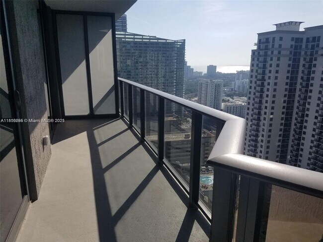 Foto del edificio - 45 SW 9th St